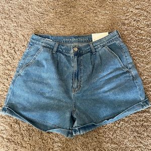 NWT American Eagle High-Rise Mom Shorts